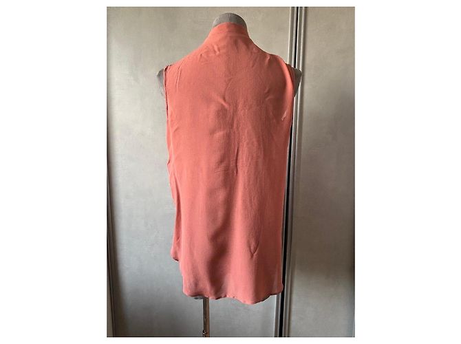 Camicia senza maniche in seta corallo di Christian Dior con ape ricamata - vista 4