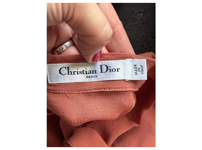 Camicia senza maniche in seta corallo di Christian Dior con ape ricamata - vista 7
