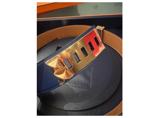Cinto Hermès em couro azul com hardware dourado Gold hardware - vista 2