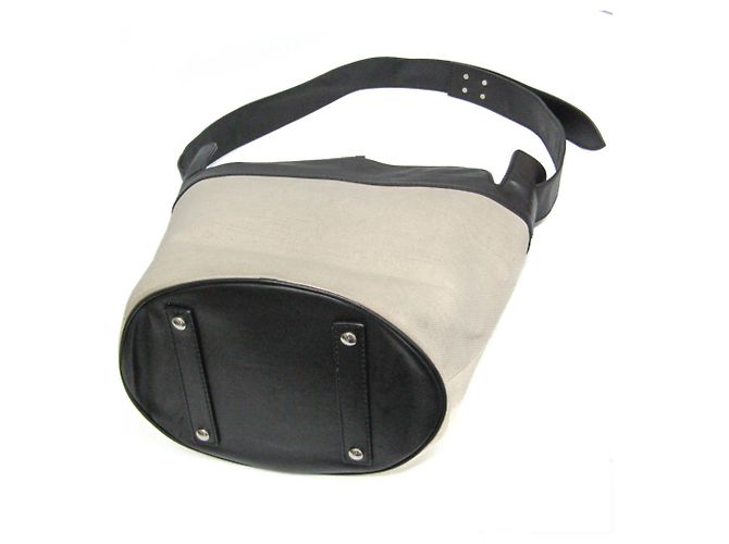 Bolso grande tipo bucket Burberry Negro Beige - vista 3