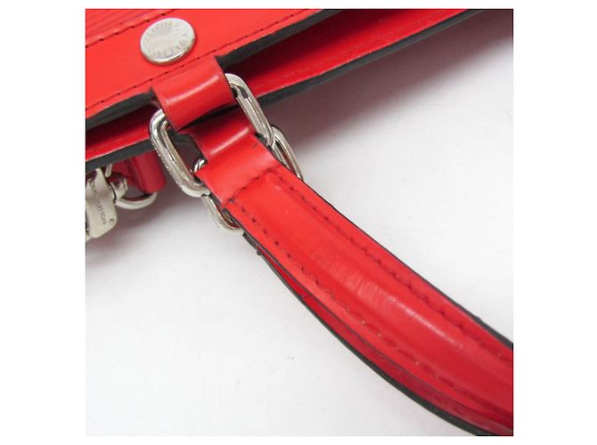 Borsa Louis Vuitton Epi Blair MM in Rosso Coquelicot - vista 14