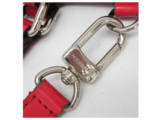 Borsa Louis Vuitton Epi Blair MM in Rosso Coquelicot - vista 16