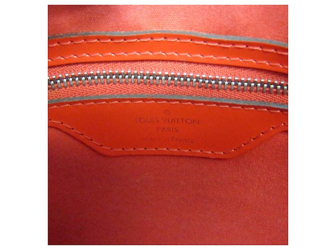 Borsa Louis Vuitton Epi Blair MM in Rosso Coquelicot - vista 19