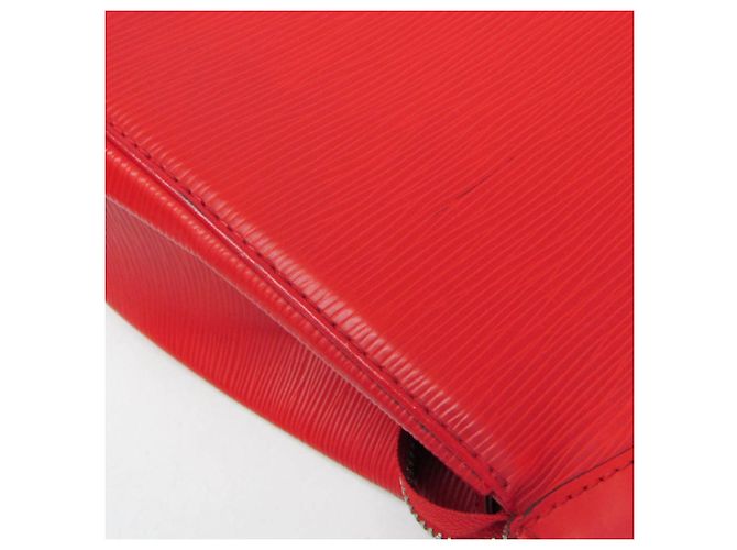 Borsa Louis Vuitton Epi Blair MM in Rosso Coquelicot - vista 9