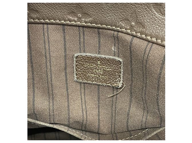 Borsa a Spalla Artsy MM in Monogram Empreinte di Louis Vuitton - vista 5