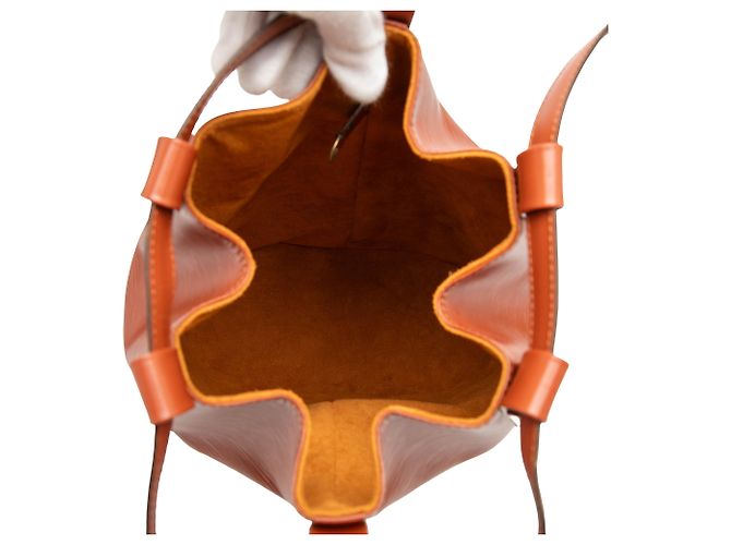 Louis Vuitton Marrone Epi Randonnee PM - vista 4
