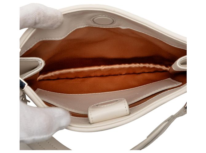 Borsa a spalla Gucci bianca in pelle di vitello piccola con morsetto sottile. - vista 4