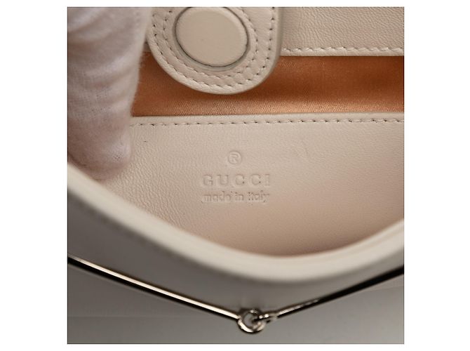 Borsa a spalla Gucci bianca in pelle di vitello piccola con morsetto sottile. - vista 5