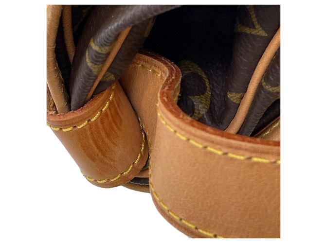 Borsa a Spalla Saumur 35 Louis Vuitton Marrone Monogramma - vista 17