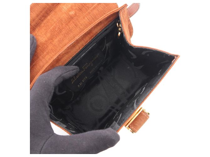 Borsa a spalla in suede marrone Gancini di Salvatore Ferragamo - vista 3