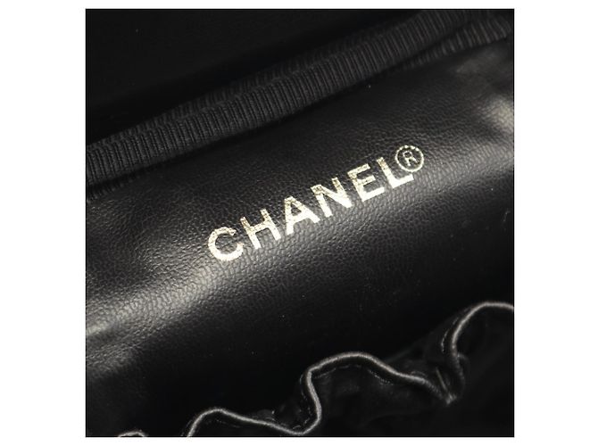 Chanel Coco Mark Handbag in Black Leather - view 4