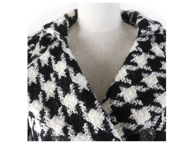 Timeless Chanel COCO Mark Button Tweed Wool Blend Jacket Black White - view 4