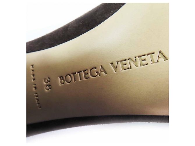 Décolleté in Suede TOWER di Bottega Veneta Marrone Bronzo - vista 8
