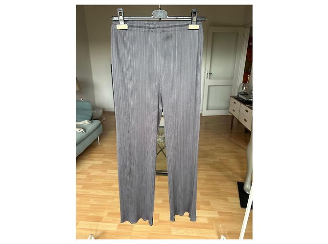 Issey Miyake Pleats Please Gerade Plissierte Hose Grau - Ansicht 4