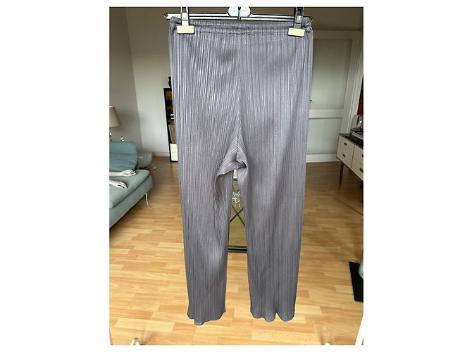 Issey Miyake Pleats Please Gerade Plissierte Hose Grau - Ansicht 5