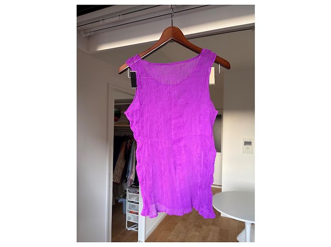 Top sem mangas Issey Miyake em malha plissada roxo - vista 10