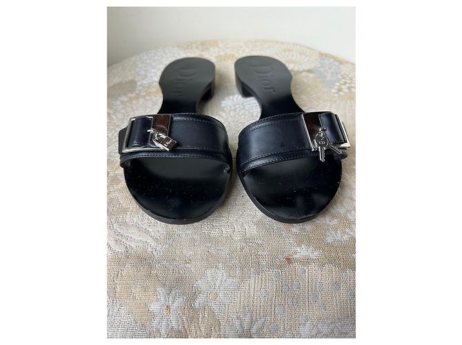 Christian Dior Mules com Fivela e Cadeado em Couro Preto - vista 12