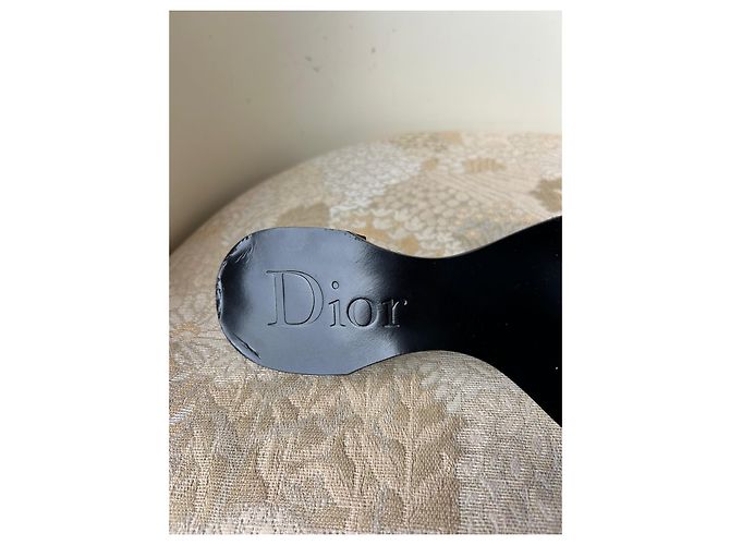 Christian Dior Mules com Fivela e Cadeado em Couro Preto - vista 13