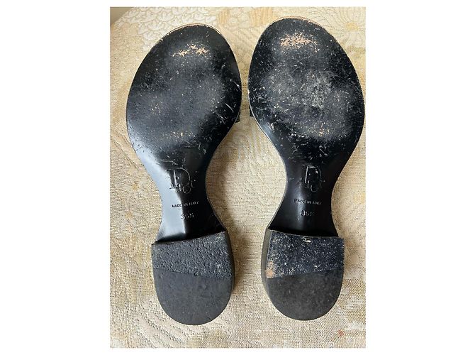 Christian Dior Mules com Fivela e Cadeado em Couro Preto - vista 2
