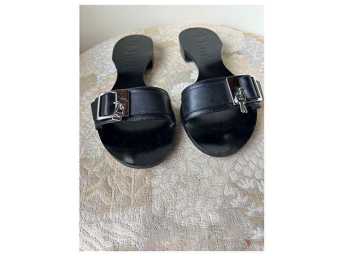 Christian Dior Mules com Fivela e Cadeado em Couro Preto - vista 4