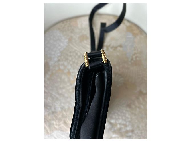 Gucci Schultertasche aus schwarzem Samt G Interlock - Ansicht 2