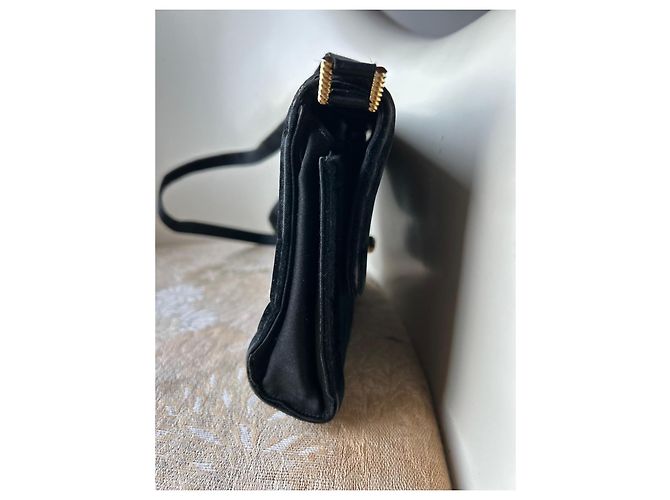 Gucci Schultertasche aus schwarzem Samt G Interlock - Ansicht 5