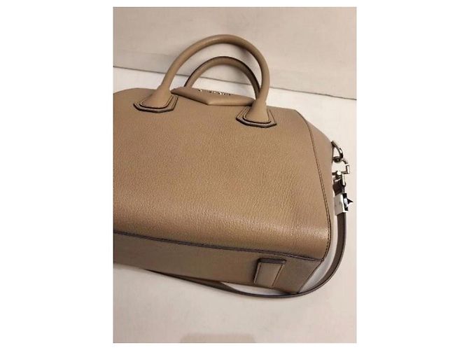 Borsa Antigona in pelle taupe di Givenchy - vista 7