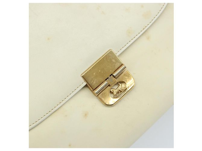 Céline CELINE Macadam Canvas Schultertasche mit Pferdewagen-Motiv aus Leder in Weiß und Gold Auth 172964 Golden - Ansicht 17