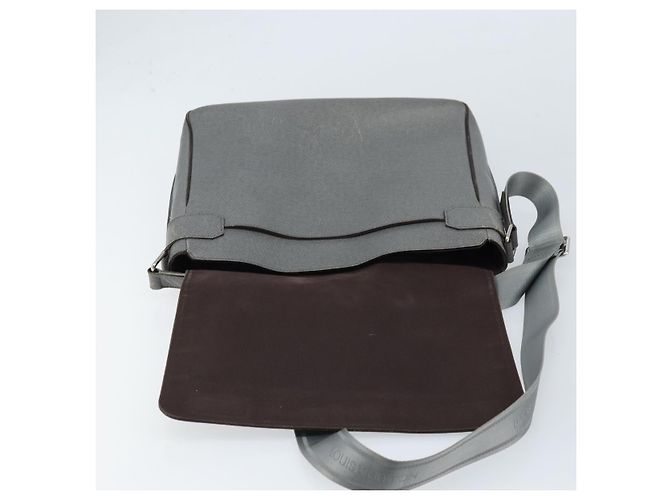 LOUIS VUITTON Borsa a Spalla Taiga Roman MM Grigia Gracie M32623 LV Auth 172661 - vista 17