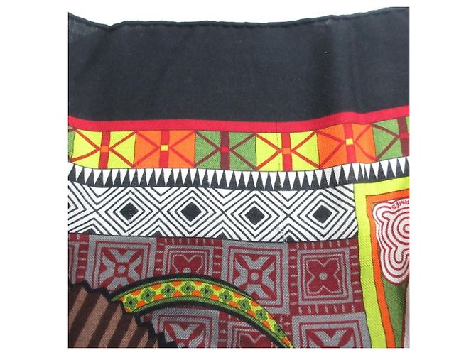 Xale gigante Cent Plis des Miao da Hermès Preto Vermelho - vista 15