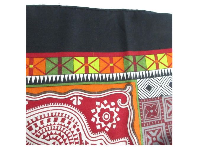 Xale gigante Cent Plis des Miao da Hermès Preto Vermelho - vista 16