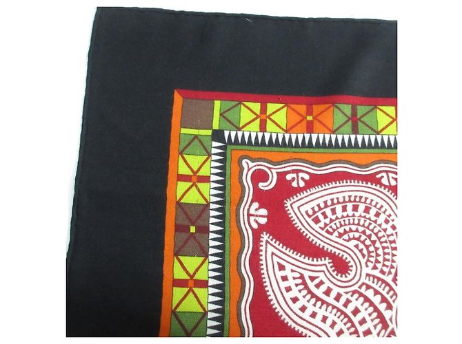 Xale gigante Cent Plis des Miao da Hermès Preto Vermelho - vista 17