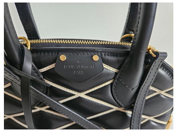 Louis Vuitton Alma BB in pelle malletage nera Nero - vista 3
