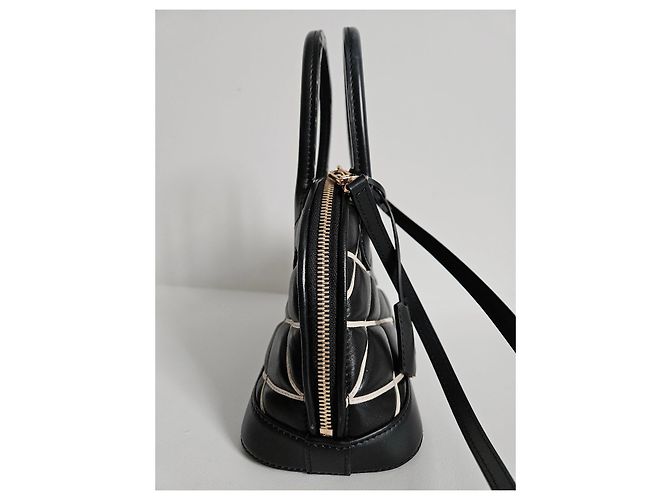 Louis Vuitton Alma BB in pelle malletage nera Nero - vista 5