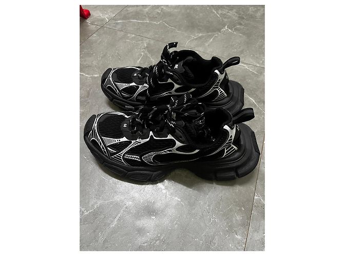 Sneakers Triple S Balenciaga Nero Bianco - vista 4