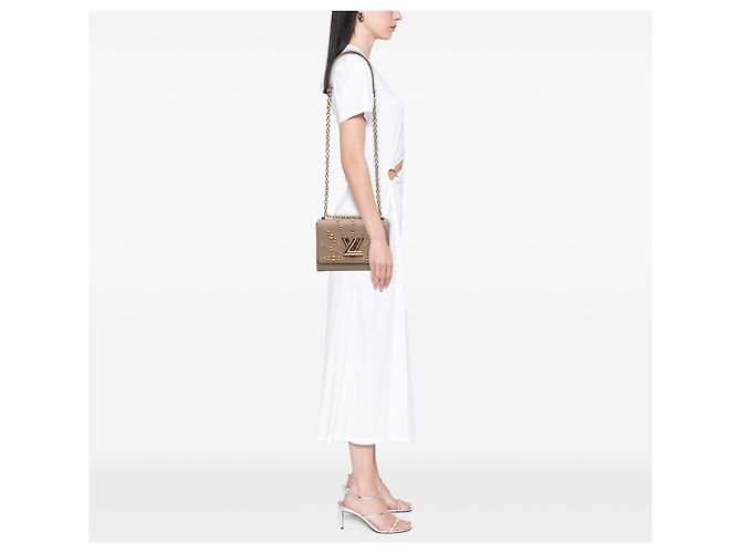 Louis Vuitton Sol Twist MM in Epi Marrone Studded Carne - vista 10