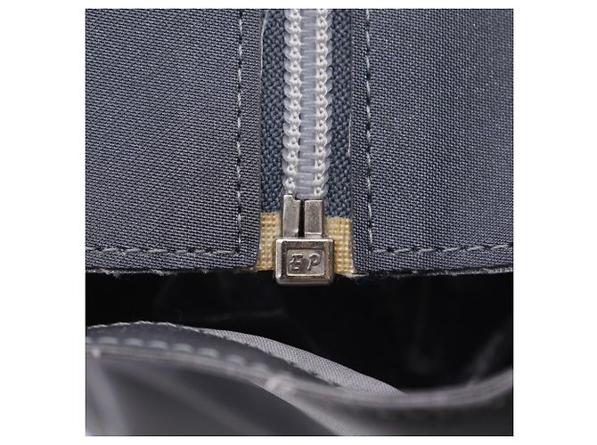 Chanel Sporttasche aus grauem Nylon Braun - Ansicht 13