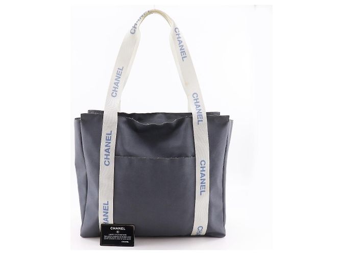 Chanel Sporttasche aus grauem Nylon Braun - Ansicht 15