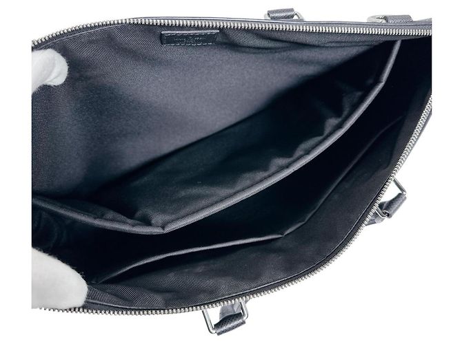 Borsa a spalla Taiga Louis Vuitton Nero Grigio - vista 12