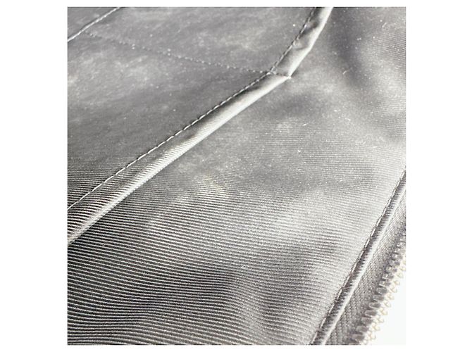 Borsa a spalla Taiga Louis Vuitton Nero Grigio - vista 13