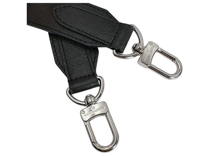 Borsa a spalla Taiga Louis Vuitton Nero Grigio - vista 15
