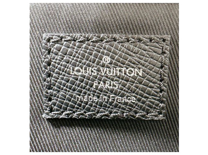 Borsa a spalla Taiga Louis Vuitton Nero Grigio - vista 16