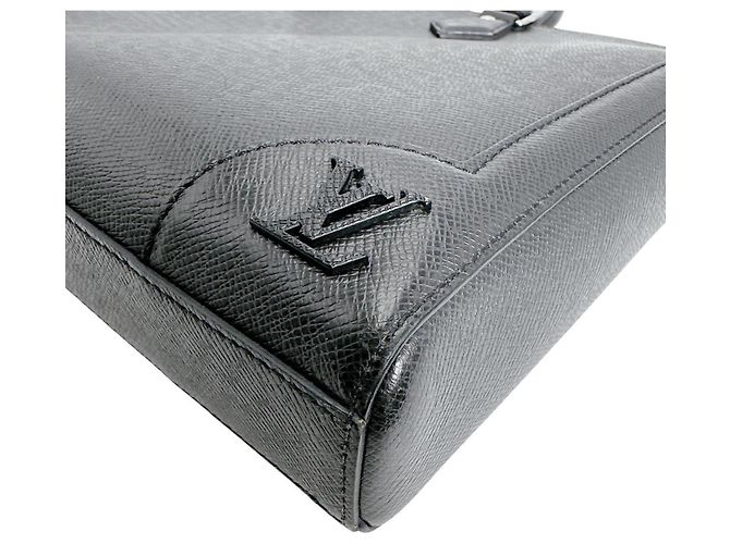 Borsa a spalla Taiga Louis Vuitton Nero Grigio - vista 6