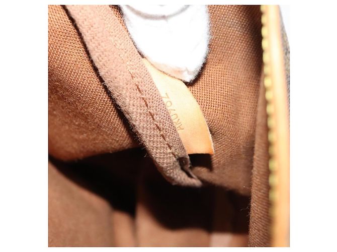 Louis Vuitton Saumur Monogram Canvas 35 Marrone - vista 6