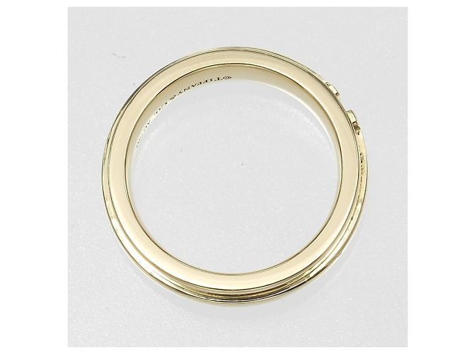 Anello a Banda Stretta T di Tiffany & Co. - vista 8