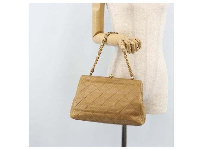 CHANEL Borsa a Spalla Matelassé in Pelle di Agnello Beige Oro CC Auth 171543 D'oro - vista 26