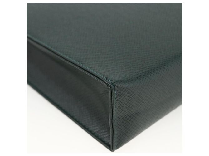 LOUIS VUITTON Poche Toilette 26 Taiga Épicea LV Auth ka3001 - vista 14