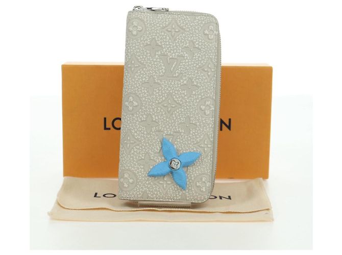 Cartera Vertical Zippy Taurillon Climbing Louis Vuitton Marfil M81573 Auth 172432SAM Crudo - vista 12