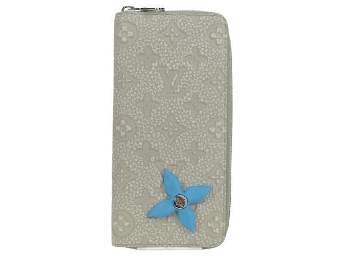 Cartera Vertical Zippy Taurillon Climbing Louis Vuitton Marfil M81573 Auth 172432SAM Crudo - vista 13