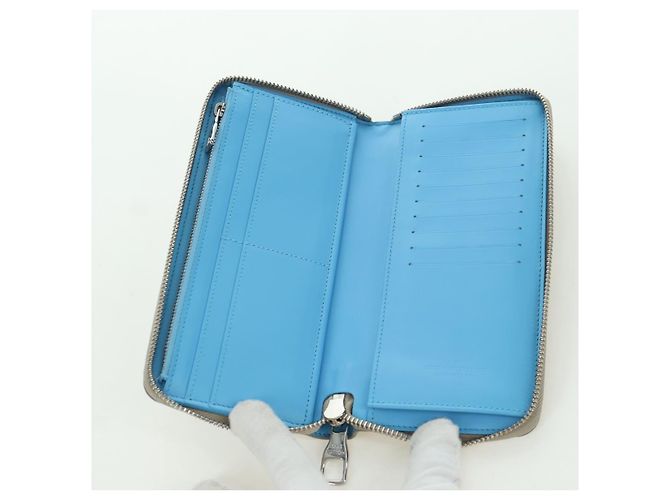 Cartera Vertical Zippy Taurillon Climbing Louis Vuitton Marfil M81573 Auth 172432SAM Crudo - vista 9